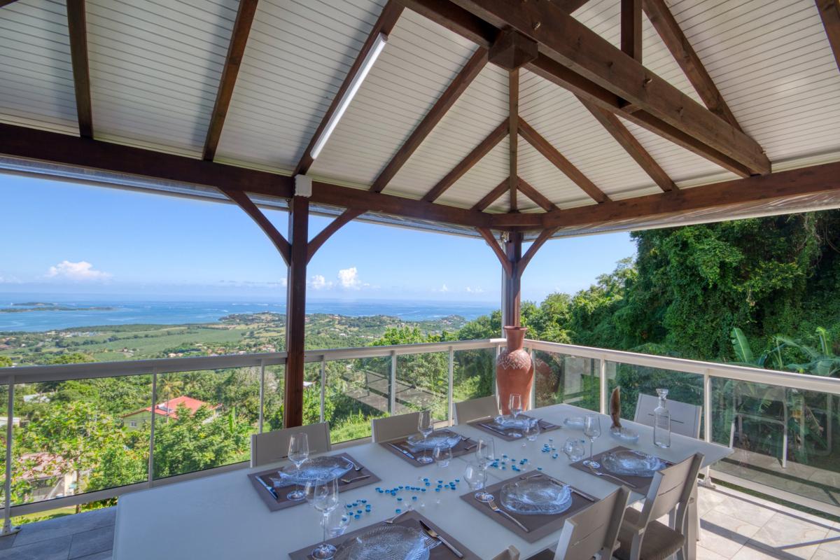 Location villa de luxe Martinique piscine vue mer entree