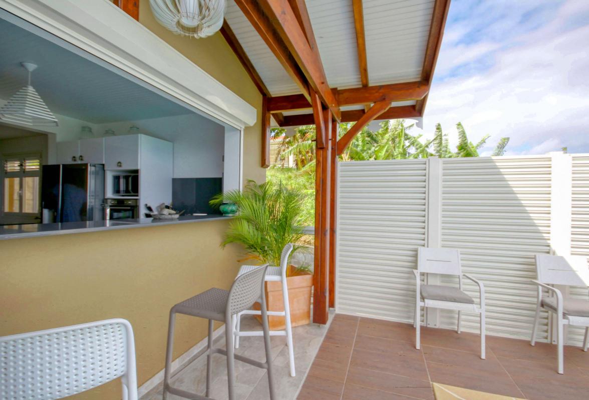 Location villa de luxe Martinique piscine vue mer passe plats