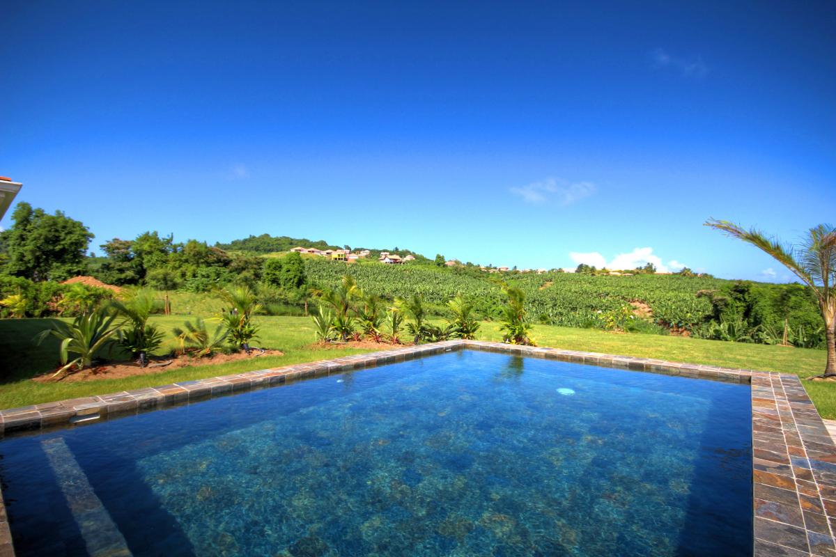 MQVA29 Location villa de luxe avec piscine et spa proche plages sud Martinique