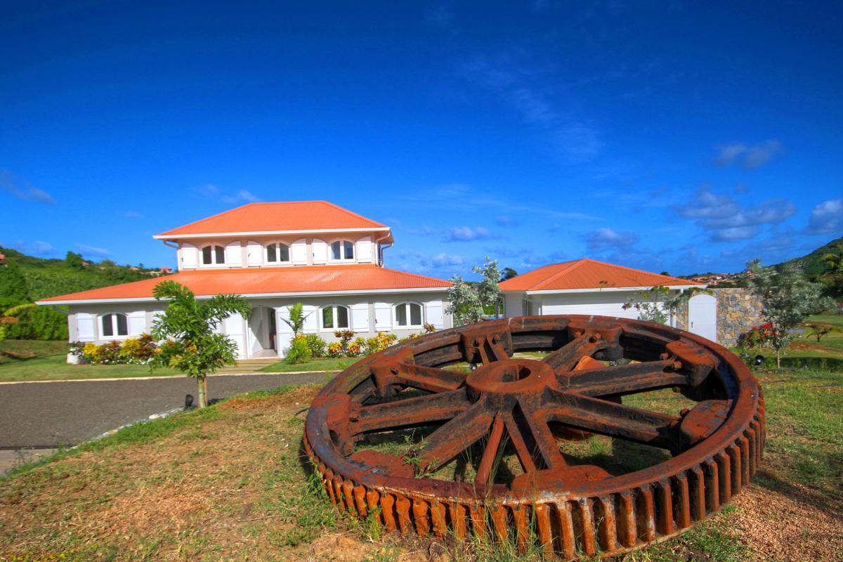  MQVA29 Location villa de luxe avec piscine et spa proche plages sud Martinique