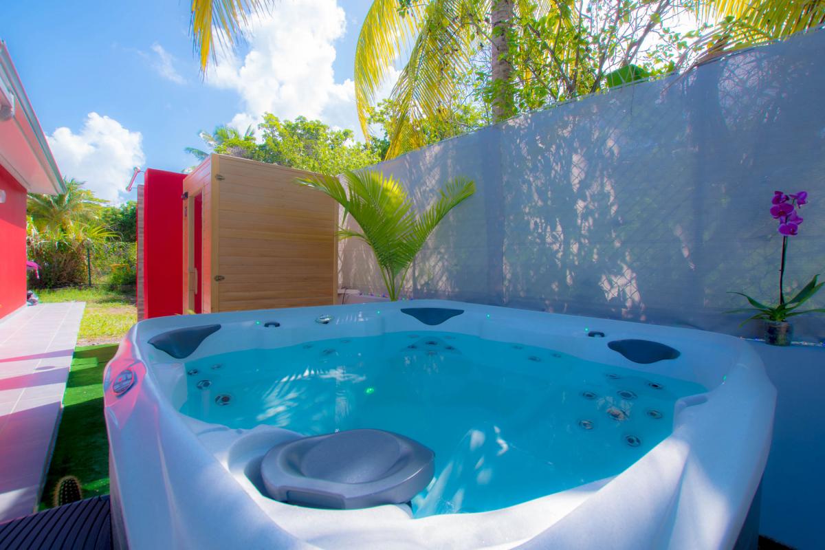 location villa martinique jaccuzzi sauna - jacuzzi