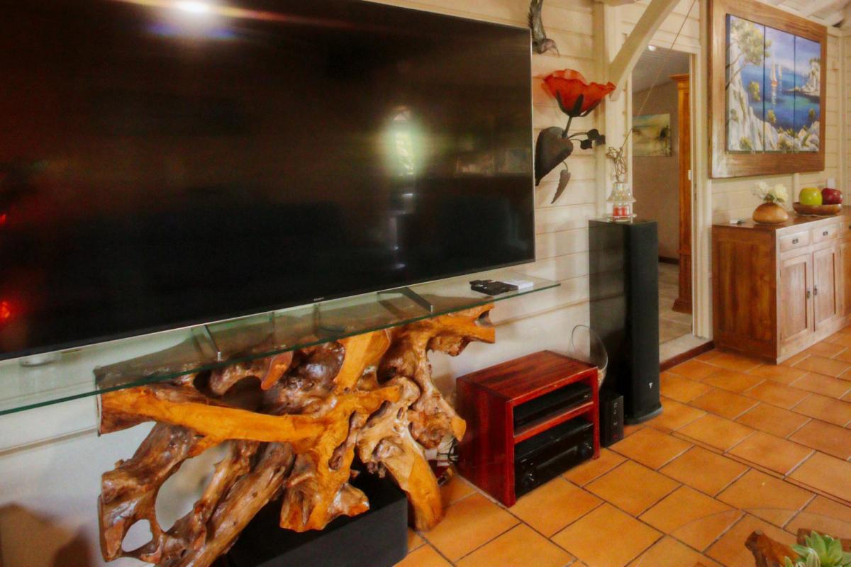 Location villa piscine 2 chambre Martinique_epace tv