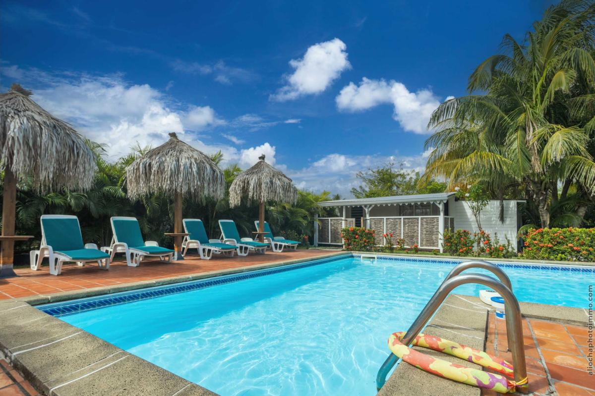 3 Location villa Vauclin extérieur piscine transats 6