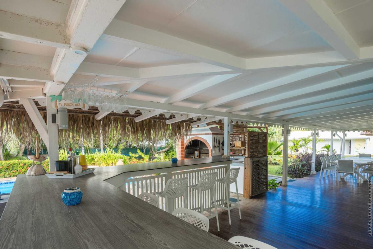 52 Location villa Vauclin extérieur piscine cuisine et bar