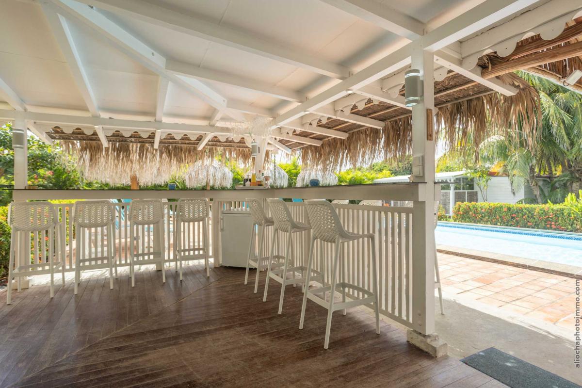 53 Location villa Vauclin extérieur piscine cuisine et bar 2