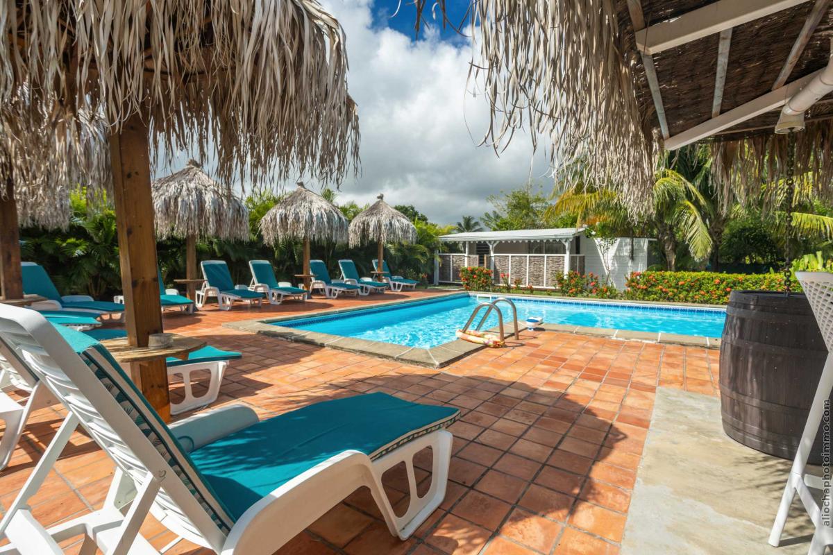 56 Location villa Vauclin extérieur piscine transats 4