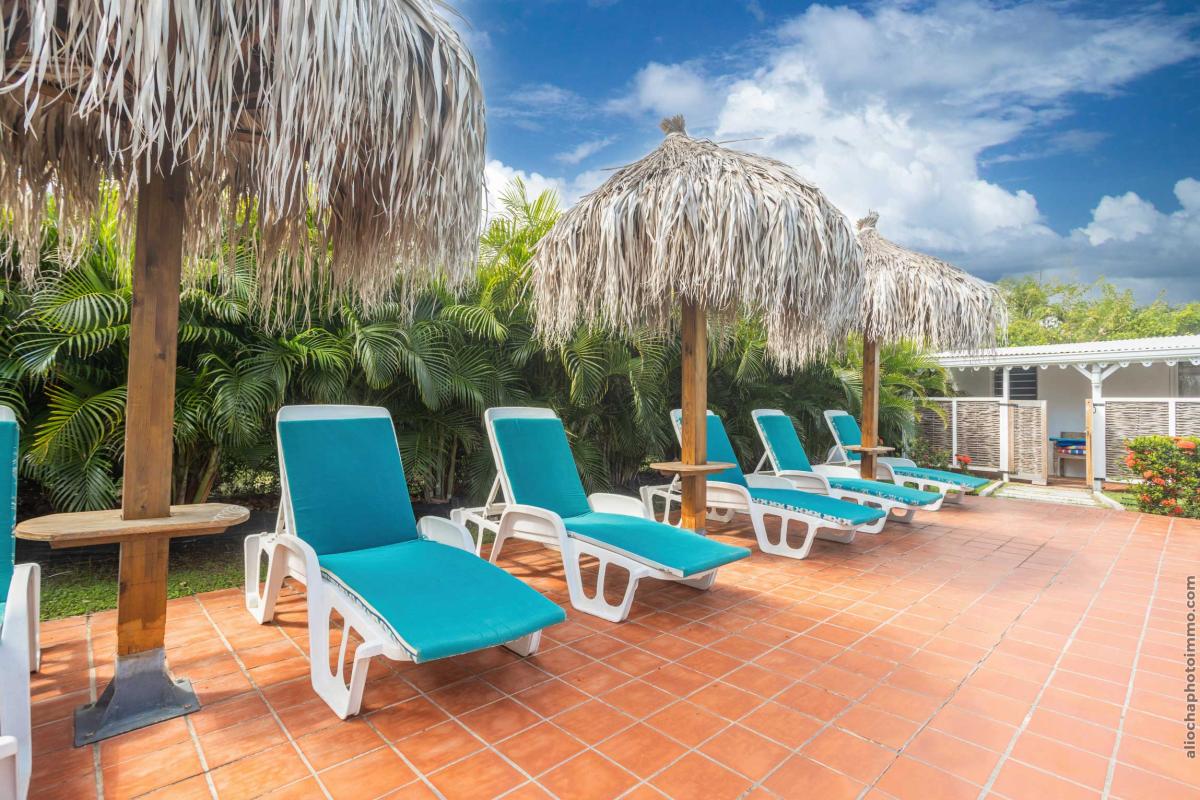 57 Location villa Vauclin extérieur piscine transats 7