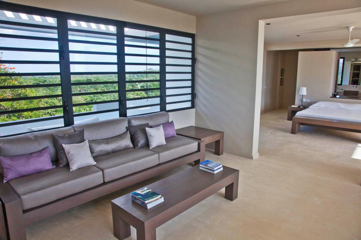 Location villa Las Terrenas - Le salon de la suite de 80m² du niveau supérieur