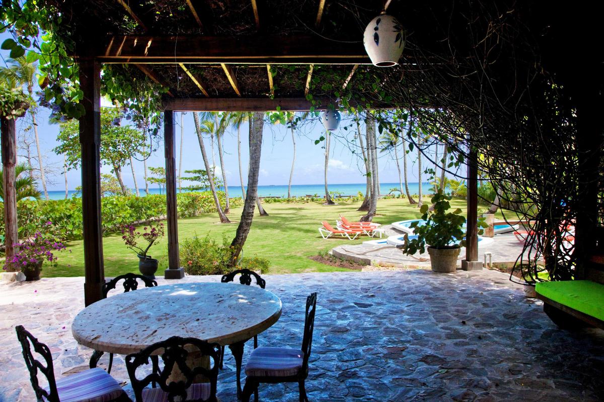 Location villa Las Terrenas - Le coin repas de la terrasse