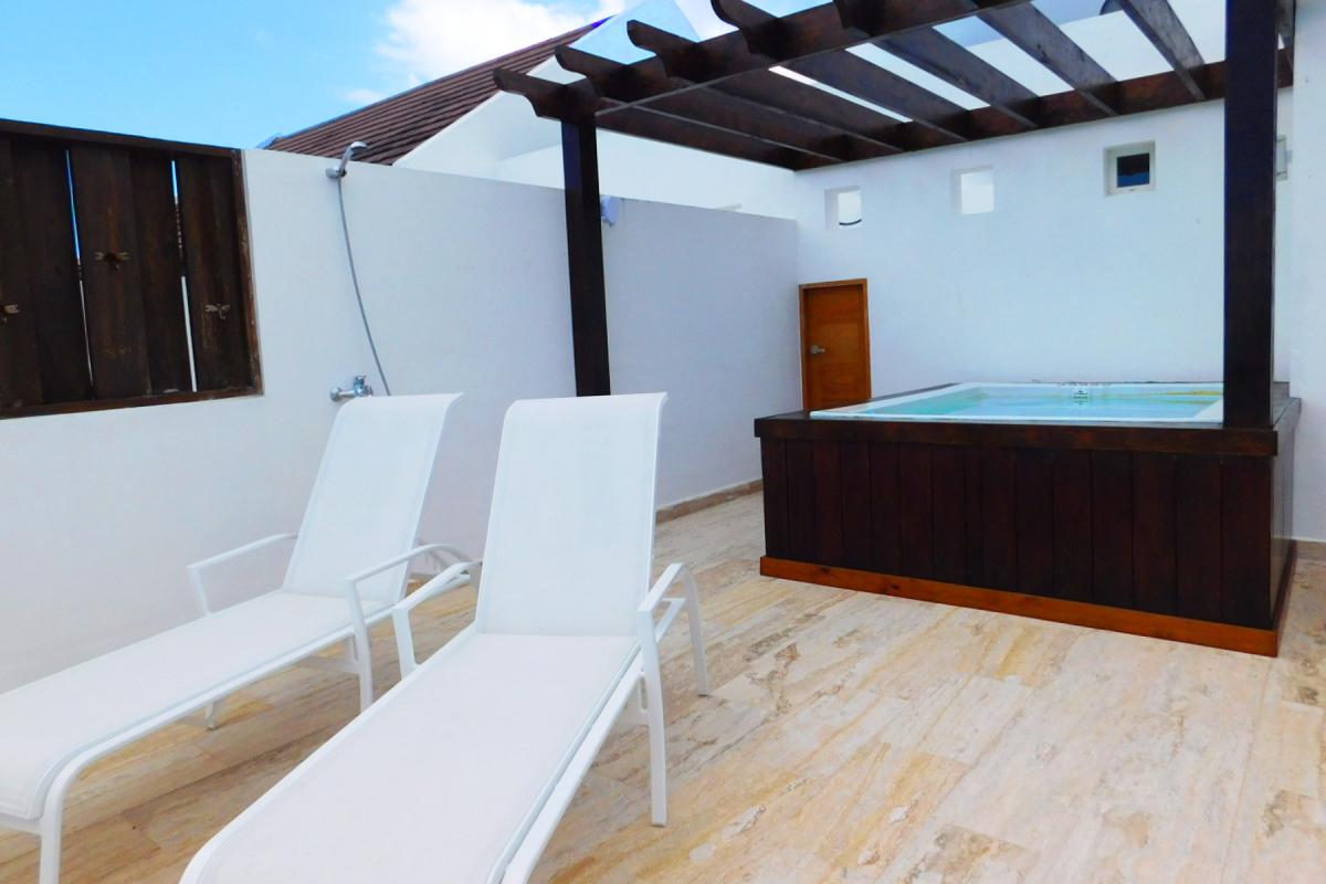 Location villa Las Terrenas - Le jacuzzi de la terrasse ouverte