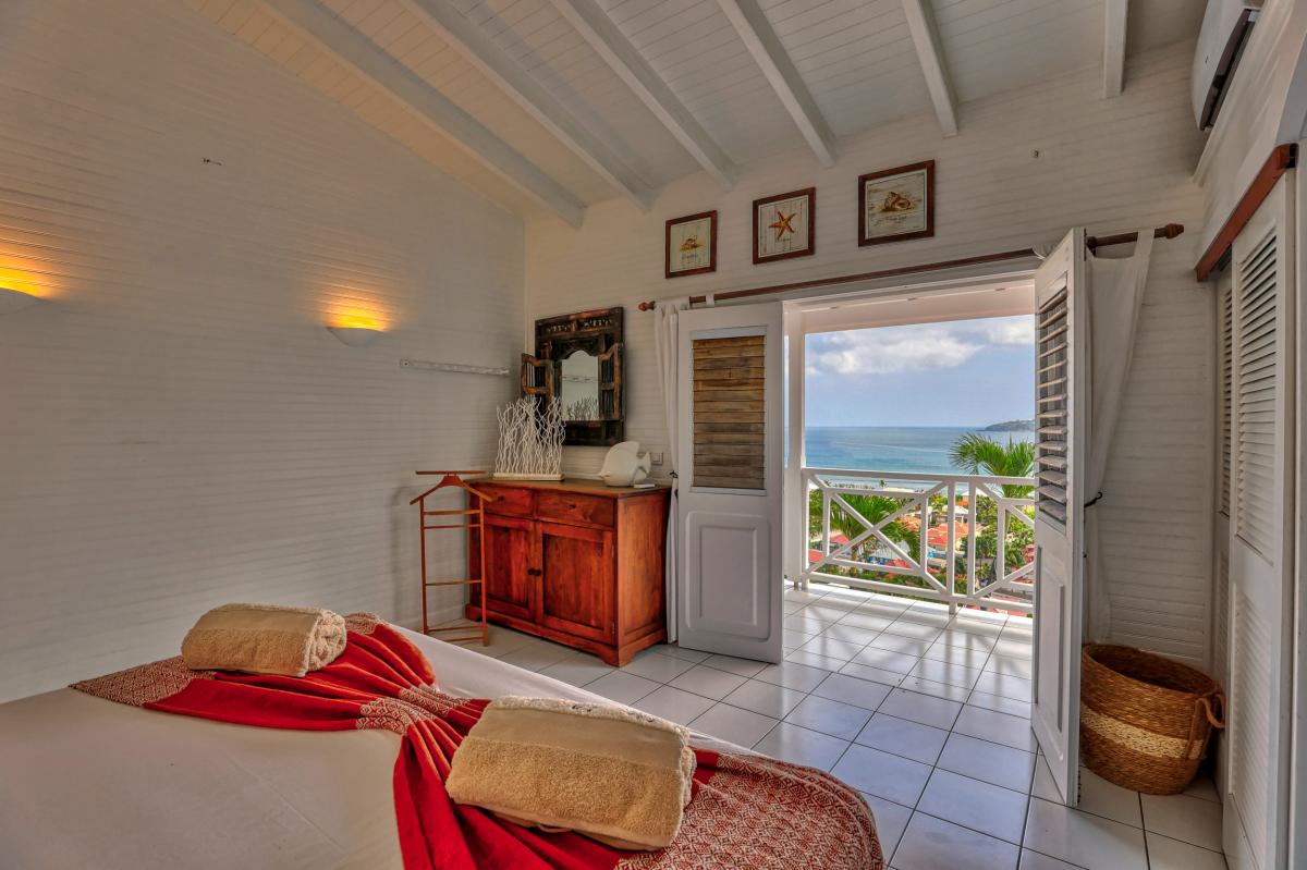 A louer villa 4 chambres pour 8 personnes vue mer et piscine à Anse des Cayes à St Barthélémy