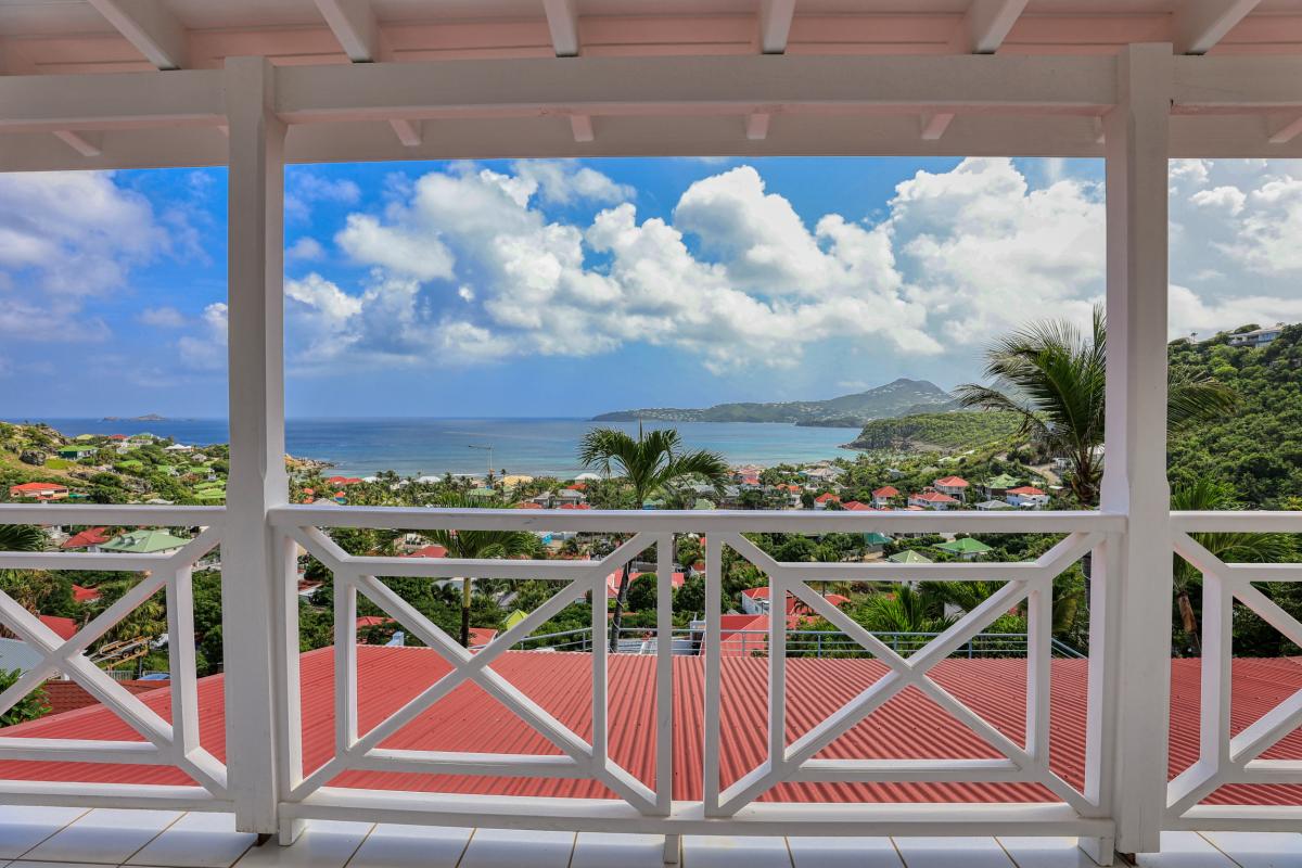 A louer villa 4 chambres pour 8 personnes vue mer et piscine à Anse des Cayes à St Barthélémy