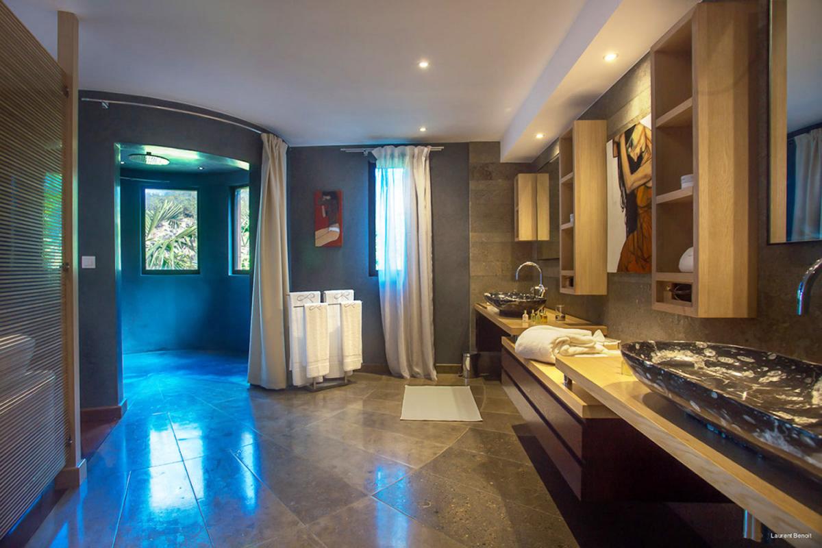 Location villa Camaruche - La salle de douche de la chambre 5