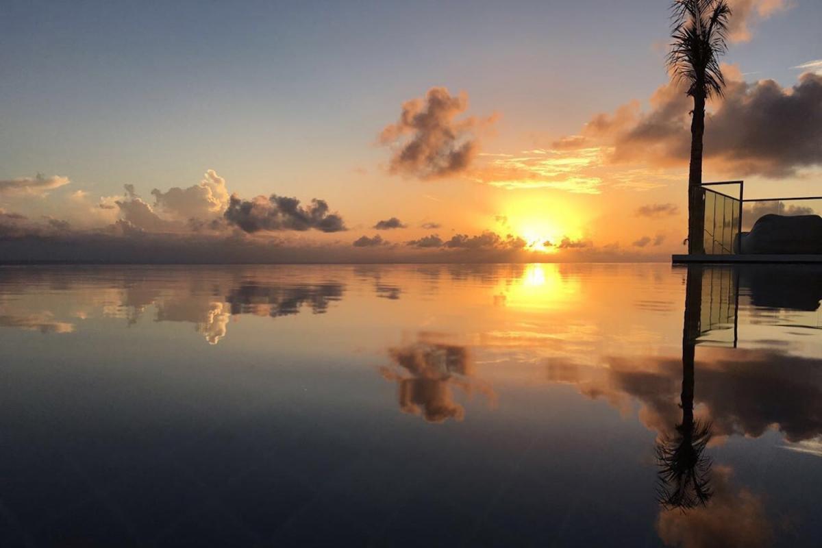 Location villa Colombier - La piscine au coucher du soleil