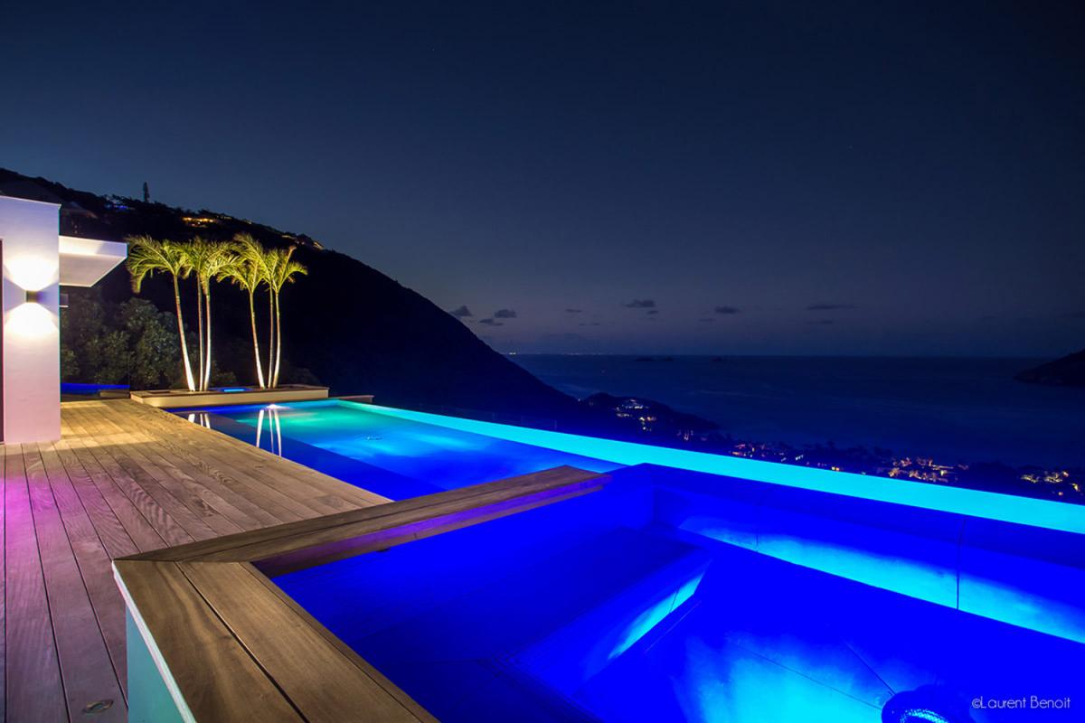 Location villa Flamands - La piscine et le jacuzzi la nuit