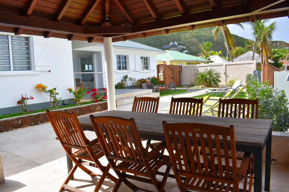 ation villa Lorient - Le gazebo avec coin repas