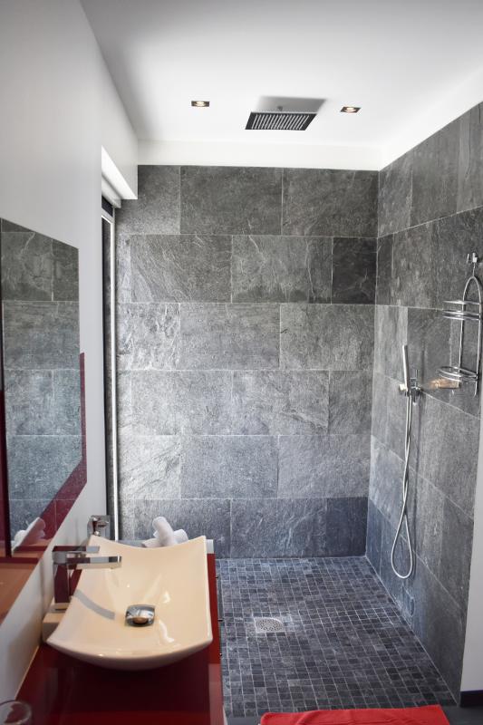 Location villa Lorient - La salle de douche de la chambre 1