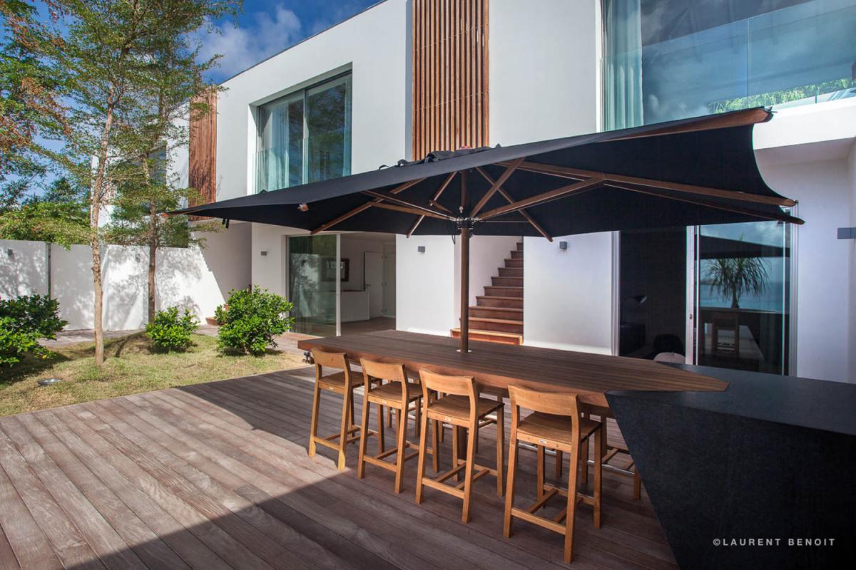 Location villa Saint-Jean - Le coin repas de la terrasse