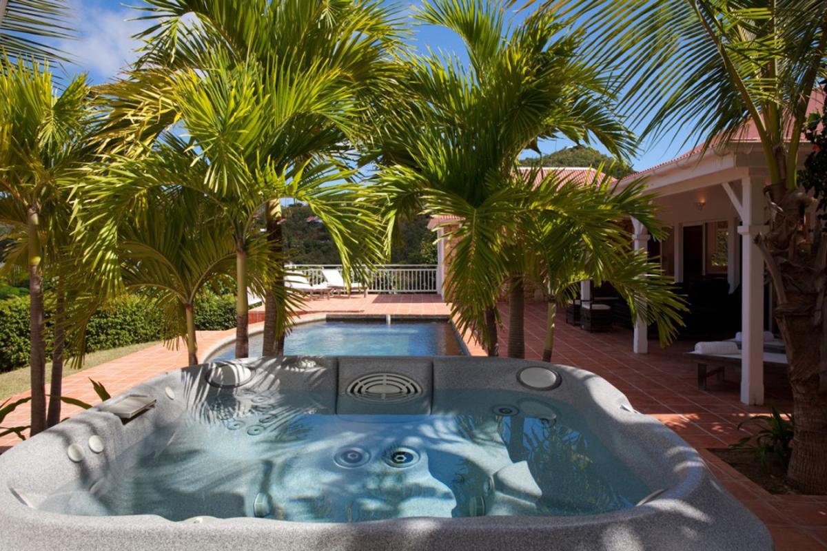 Location villa Saint-Jean - Le jacuzzi