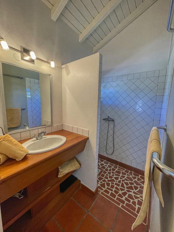 Location Villa Saint François Guadeloupe-salle de douche