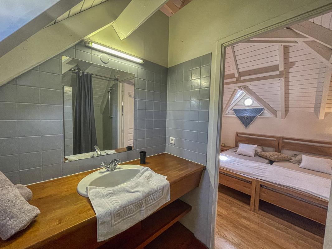 Location Villa Saint François Guadeloupe-salle de douche etage