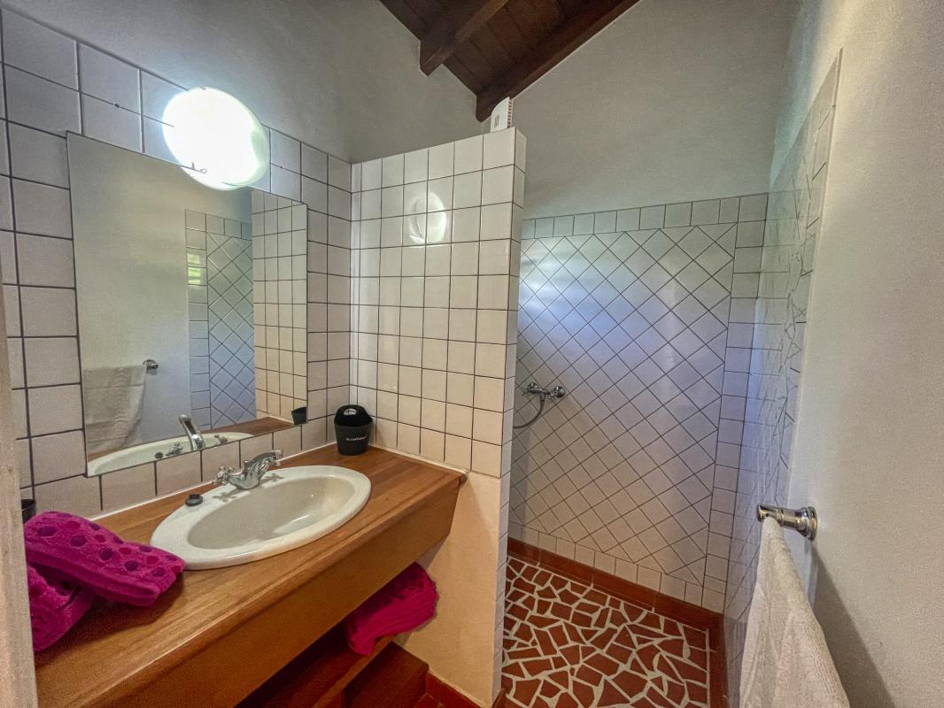 Location Villa Saint François Guadeloupe-salle de douche rdc