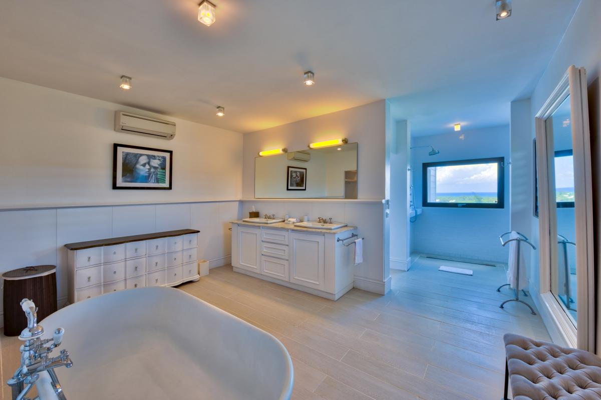 Villa 6 chambres pour 15 personnes aux Terres Basses vue mer et piscine St Martin