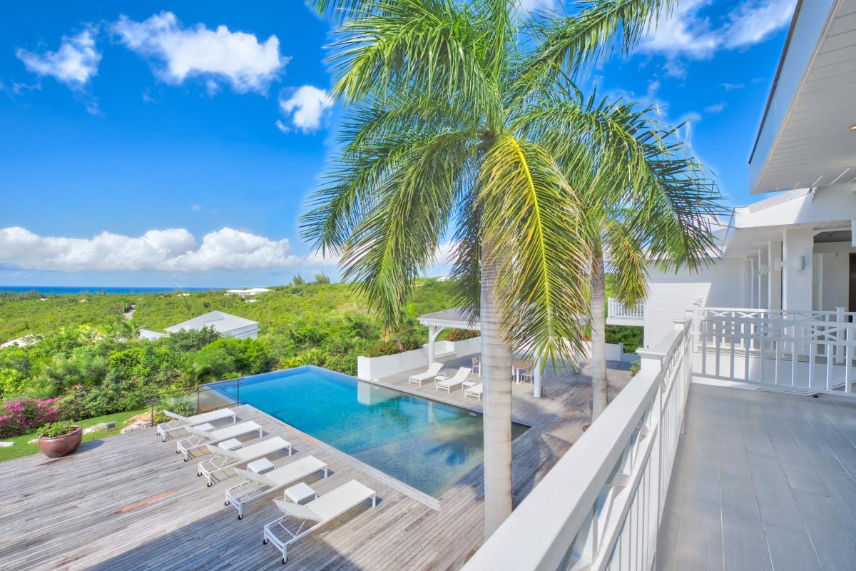 Villa 6 chambres pour 15 personnes aux Terres Basses vue mer et piscine St Martin