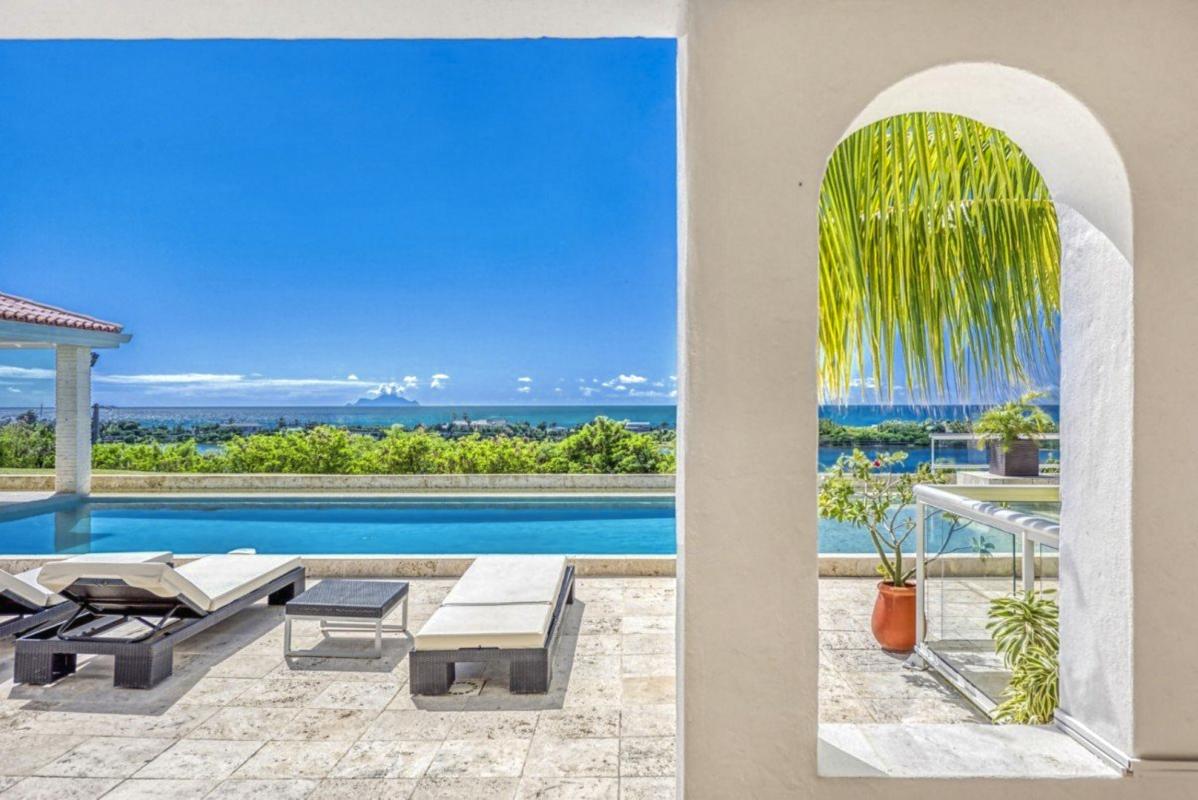 A louer villa Saint Martin Terres Basses - Villa 3 chambres 6 personnes - Vue Baie Longue - A proximité de Baie aux Prunes - Piscine et Vue Mer
