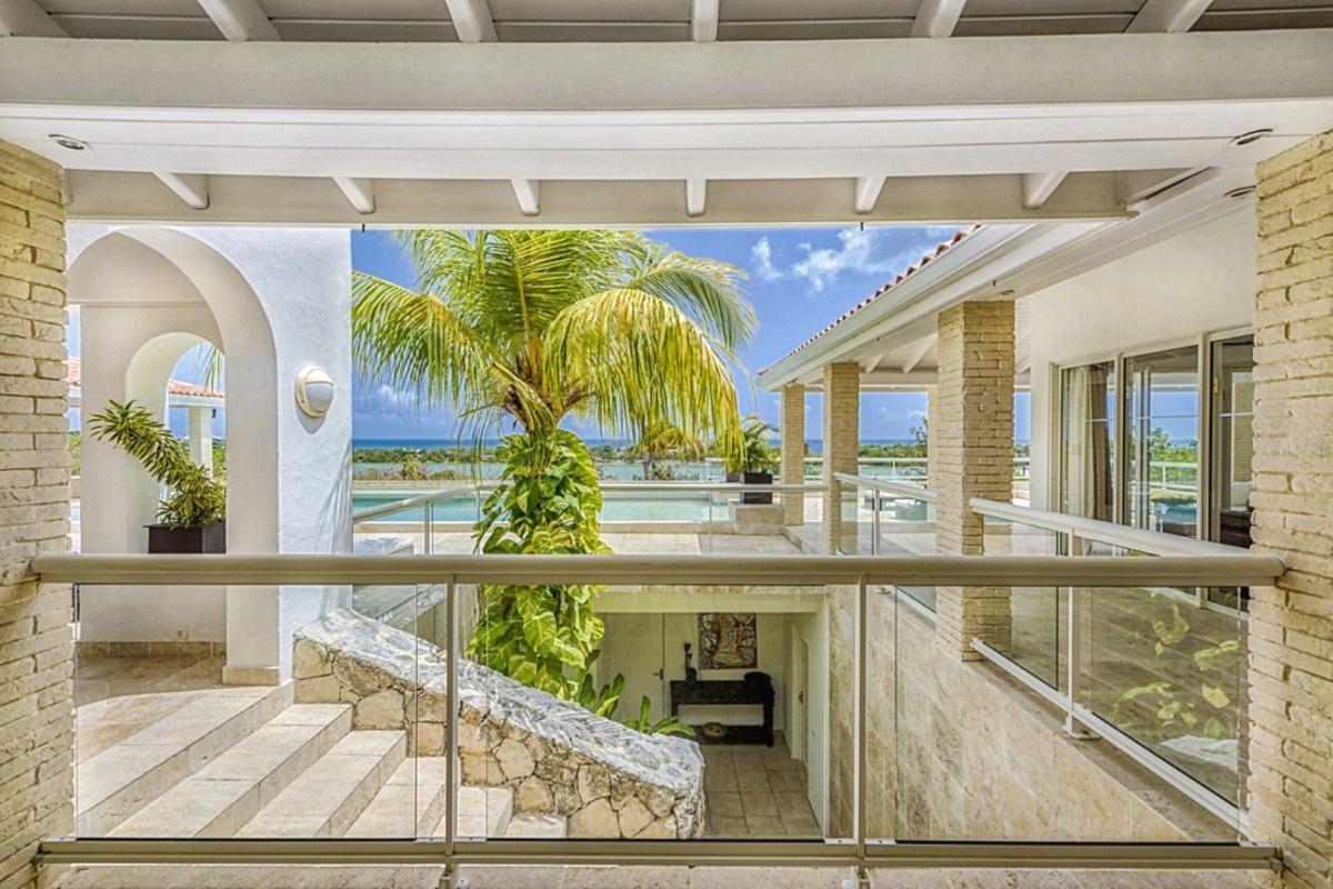 A louer villa Saint Martin Terres Basses - Villa 3 chambres 6 personnes - Vue Baie Longue - A proximité de Baie aux Prunes - Piscine et Vue Mer