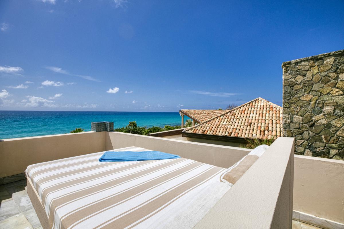 A louer villa 5 chambres Terres Basses Saint Martin_ Lit extérieur