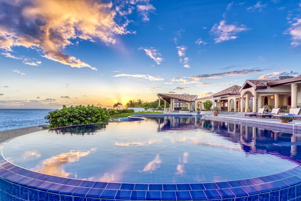 A louer villa 5 chambres Terres Basses Saint Martin_ Piscine