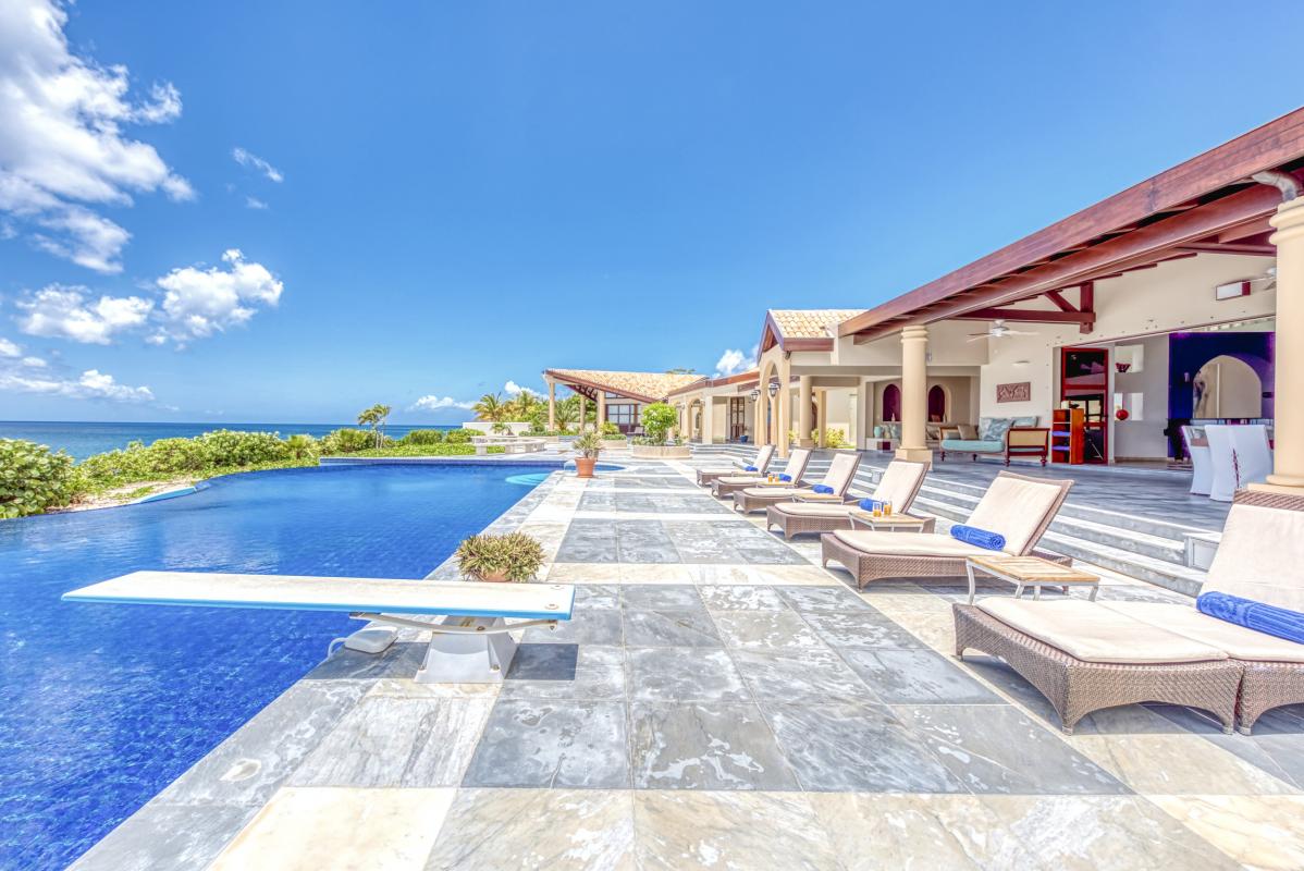 A louer villa 5 chambres Terres Basses Saint Martin_ Piscine