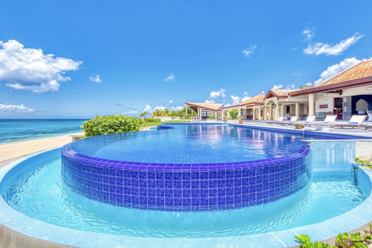 A louer villa 5 chambres Terres Basses Saint Martin_ Piscine