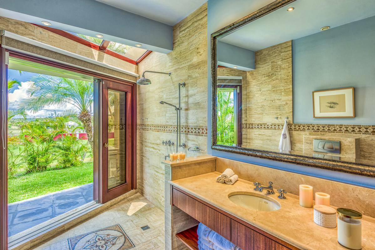 A louer villa 5 chambres Terres Basses Saint Martin_ Salle d'eau