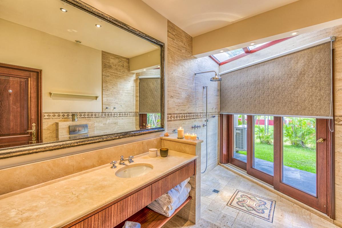 A louer villa 5 chambres Terres Basses Saint Martin_ Salle d'eau