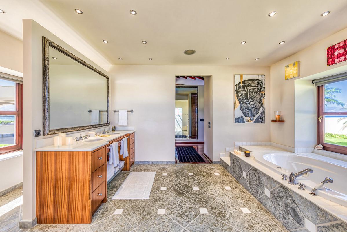A louer villa 5 chambres Terres Basses Saint Martin_ Salle de bain